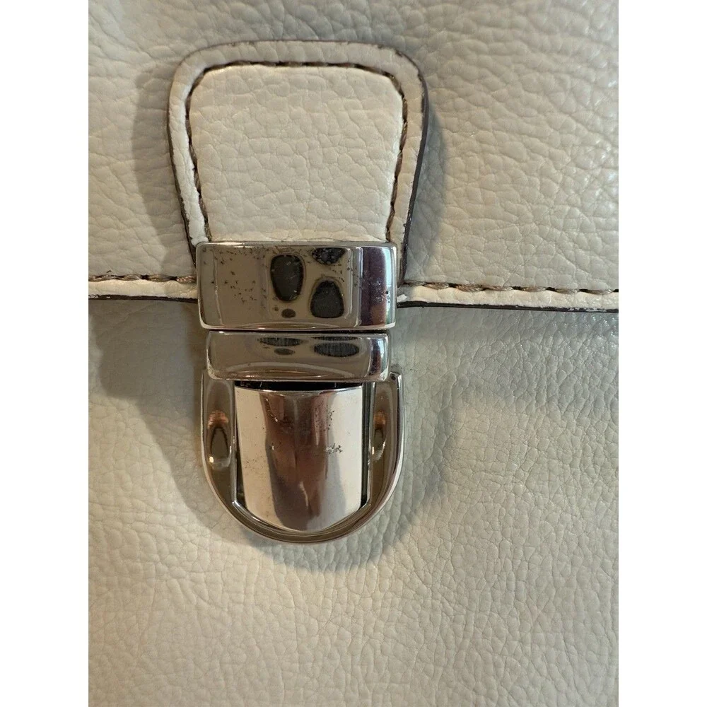 Liz Claiborne‎ CrossBody Purse Bag Taupe Faux Leather Front Flap RN70272 CA16396
